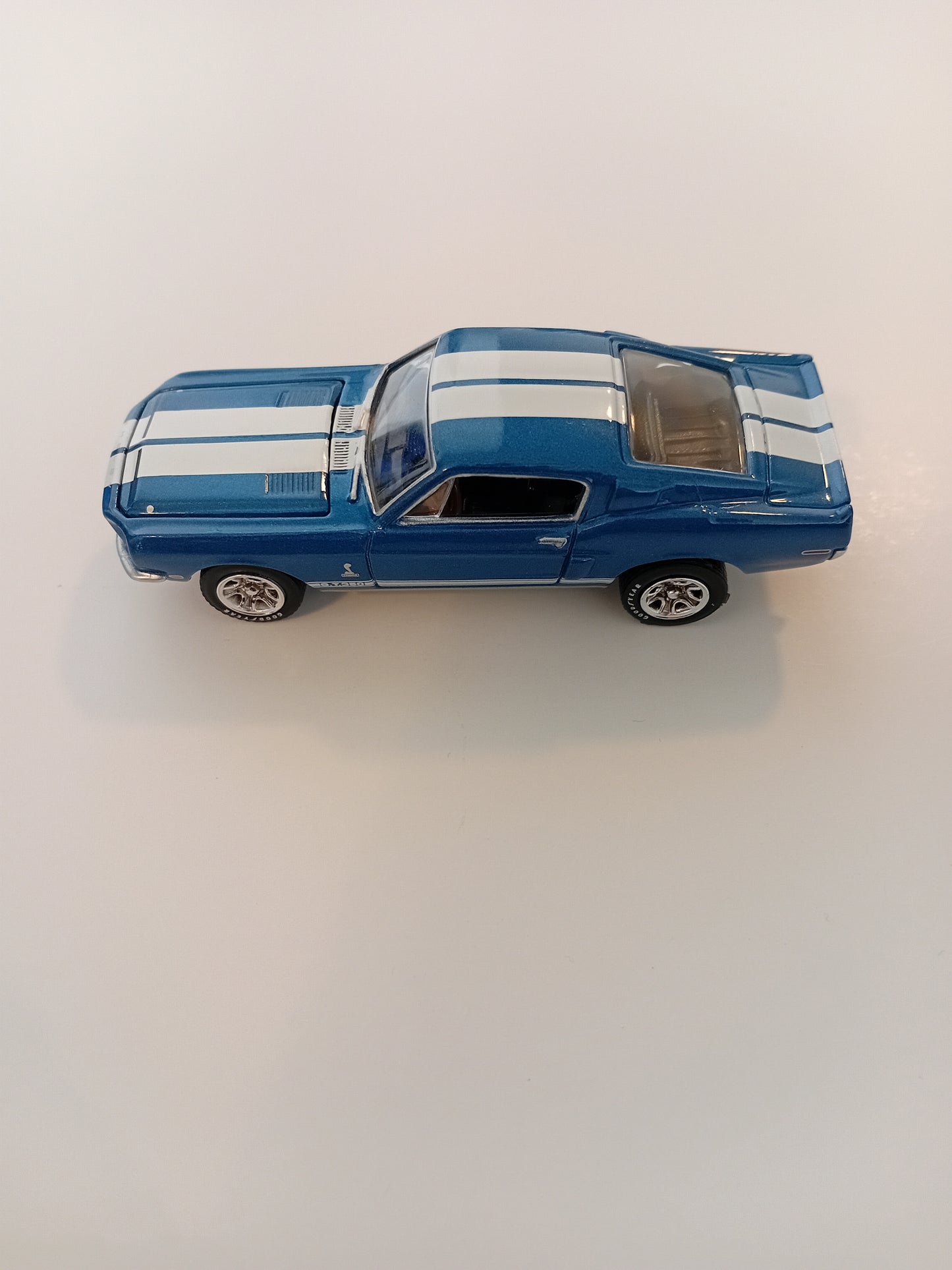 Johnny Lightning 1968 Shelby GT 350