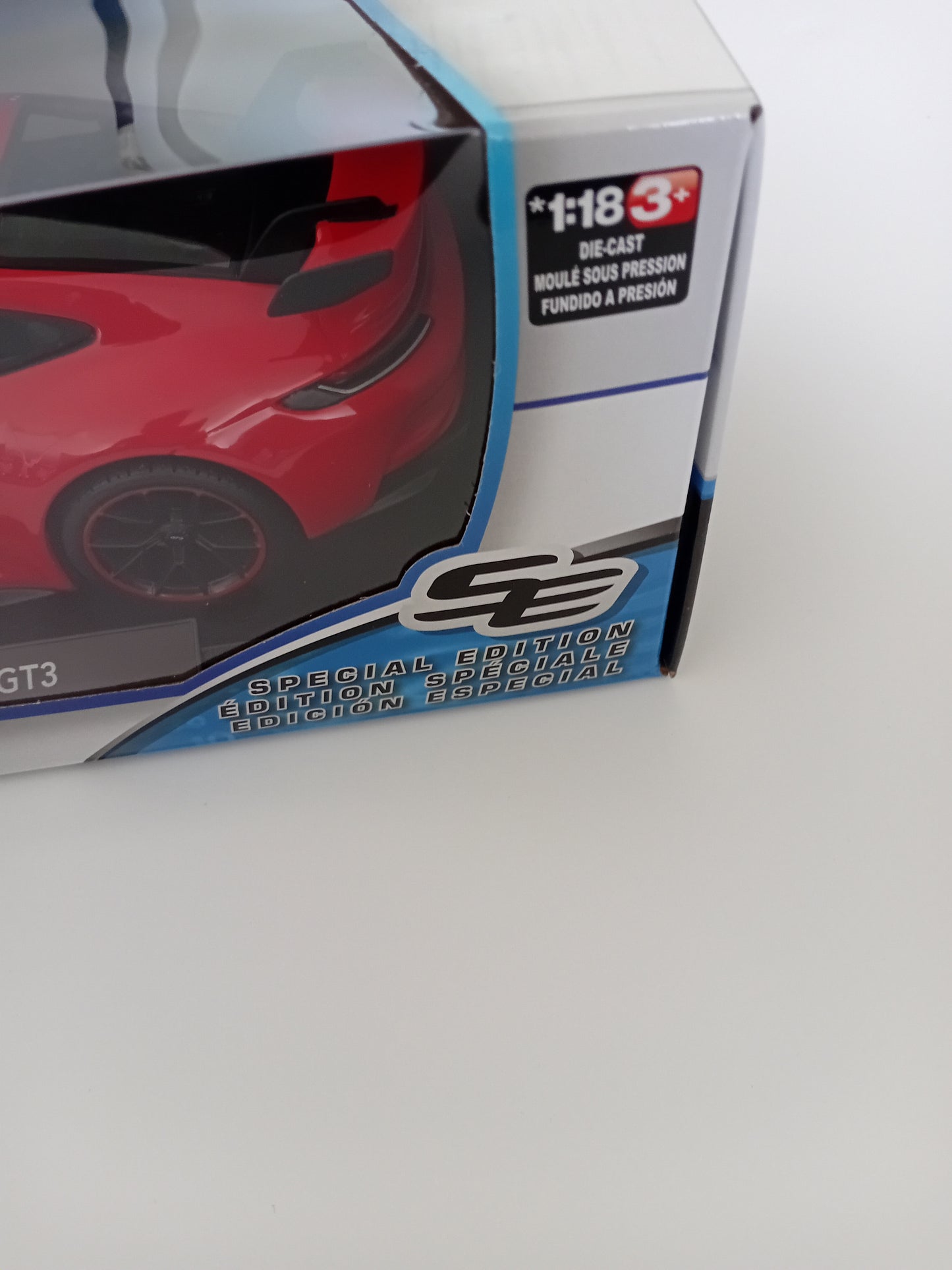Maisto 1/18 scale diecast Porsche 911 GT3