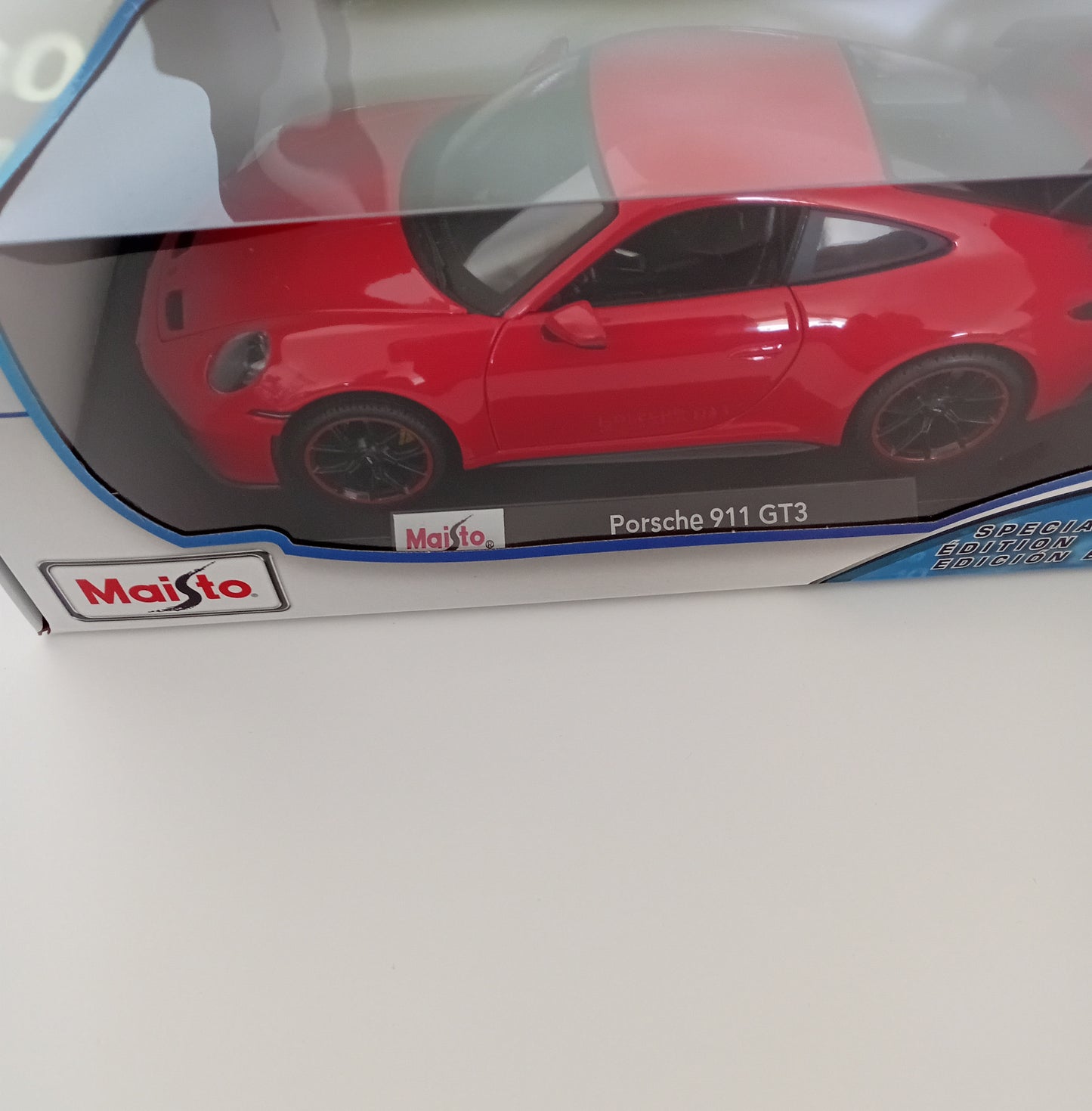 Maisto 1/18 scale diecast Porsche 911 GT3