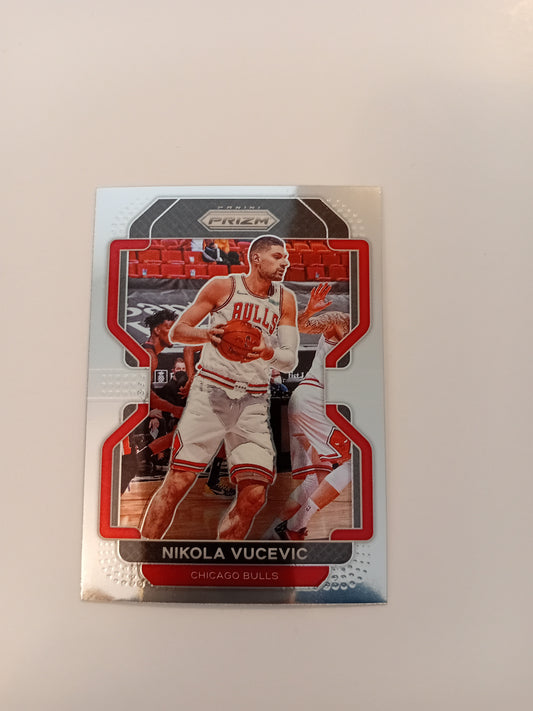 Nikola Vucevic card (holo)