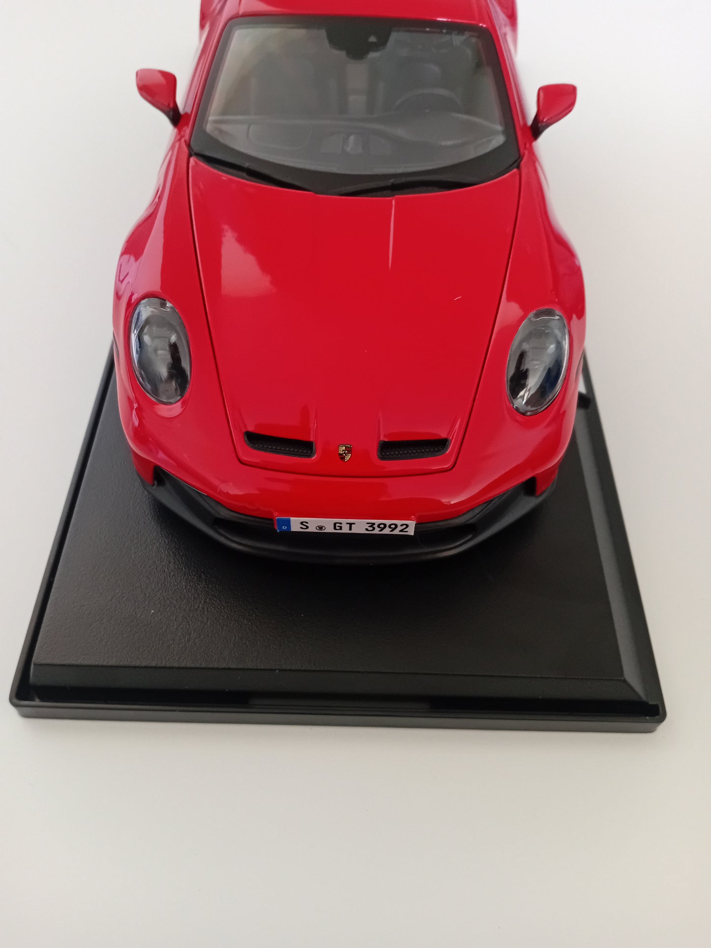 Maisto 1/18 scale diecast Porsche 911 GT3