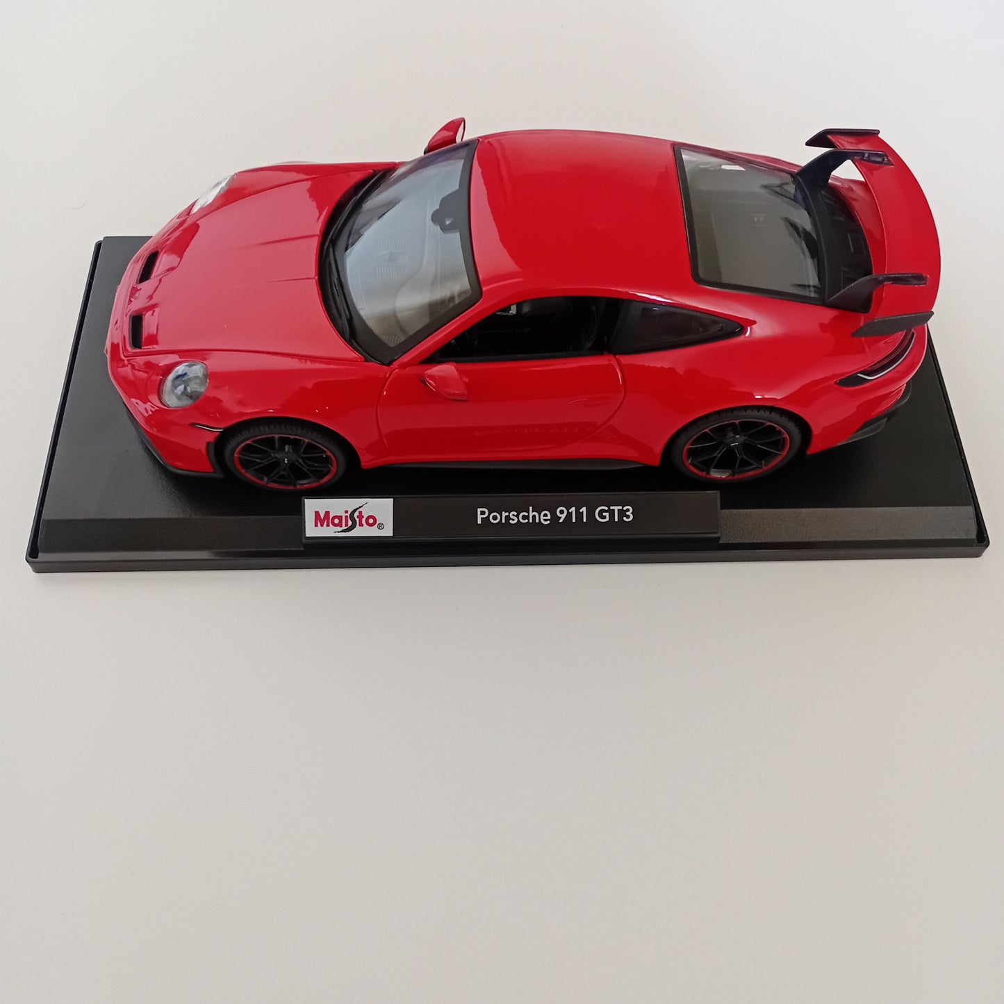 Maisto 1/18 scale diecast Porsche 911 GT3