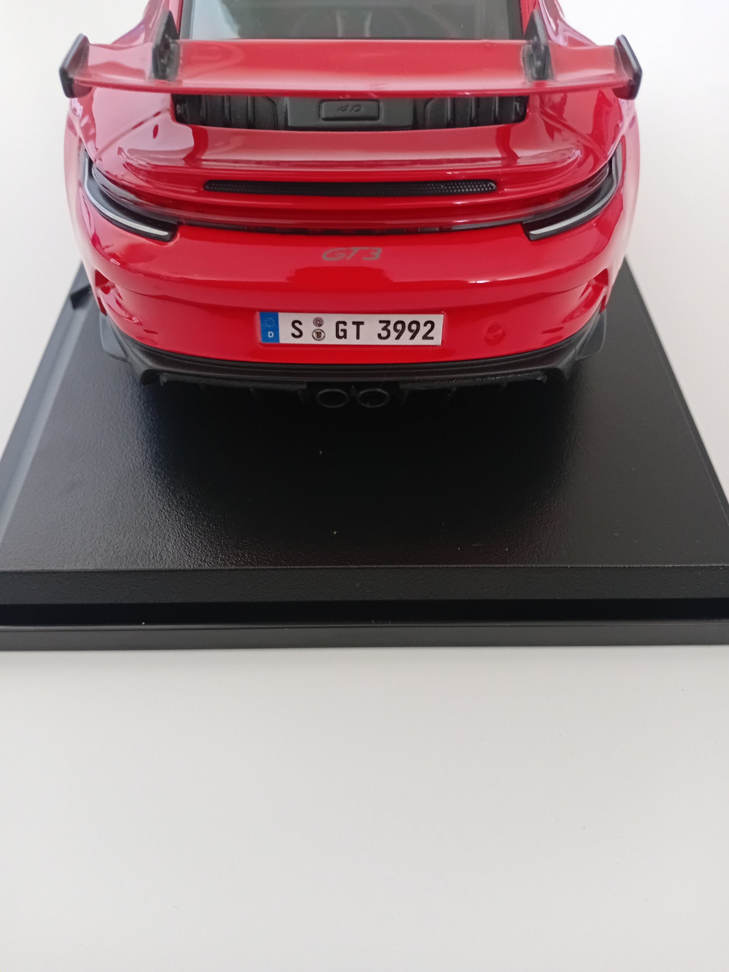 Maisto 1/18 scale diecast Porsche 911 GT3